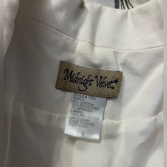 Vintage! Midnight Velvet White Blazer with Pink Flowers on the Sleeves &… - Picture 3 of 3